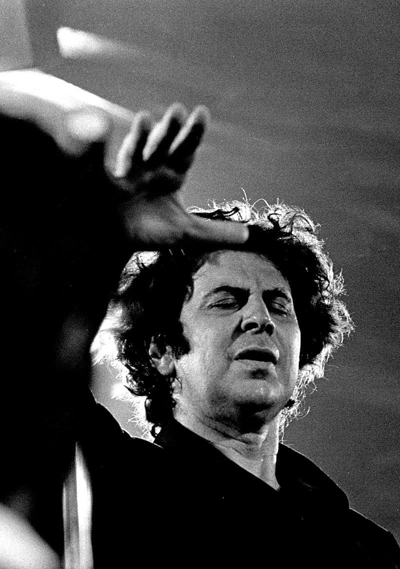 800px-Mikis_Theodorakis_Fabrik_070004.jpg